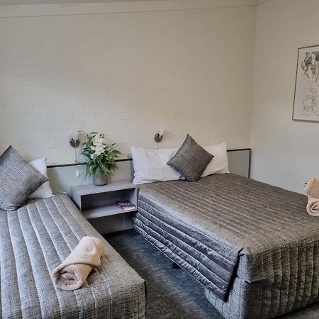 Y Motels Yarraman Екстериор снимка