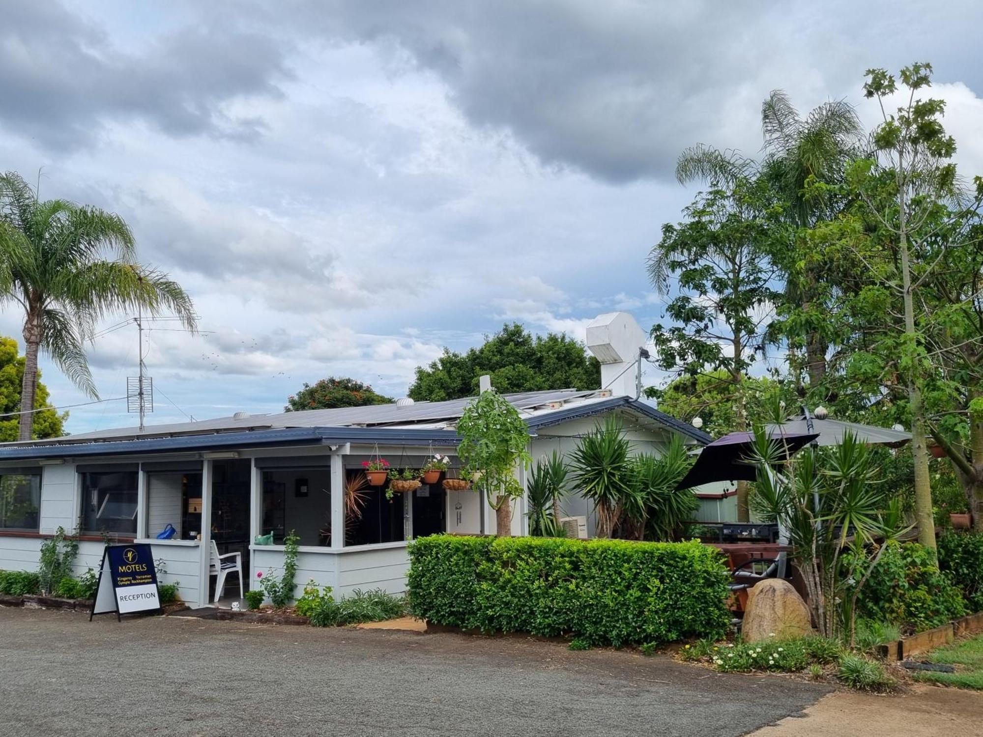 Y Motels Yarraman Екстериор снимка